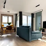 Jelenie Okno 아파트 옐레니아구라